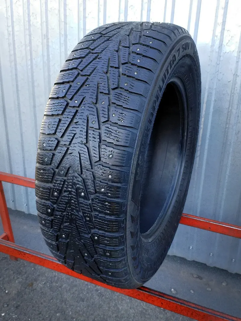 Б/у шина 235/65 R17 Nokian Hakkapeliitta 7 SUV, фото 1