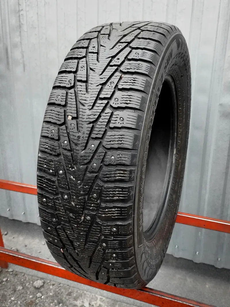 Б/у шина 235/65 R17 Nokian Hakkapeliitta 7 SUV
