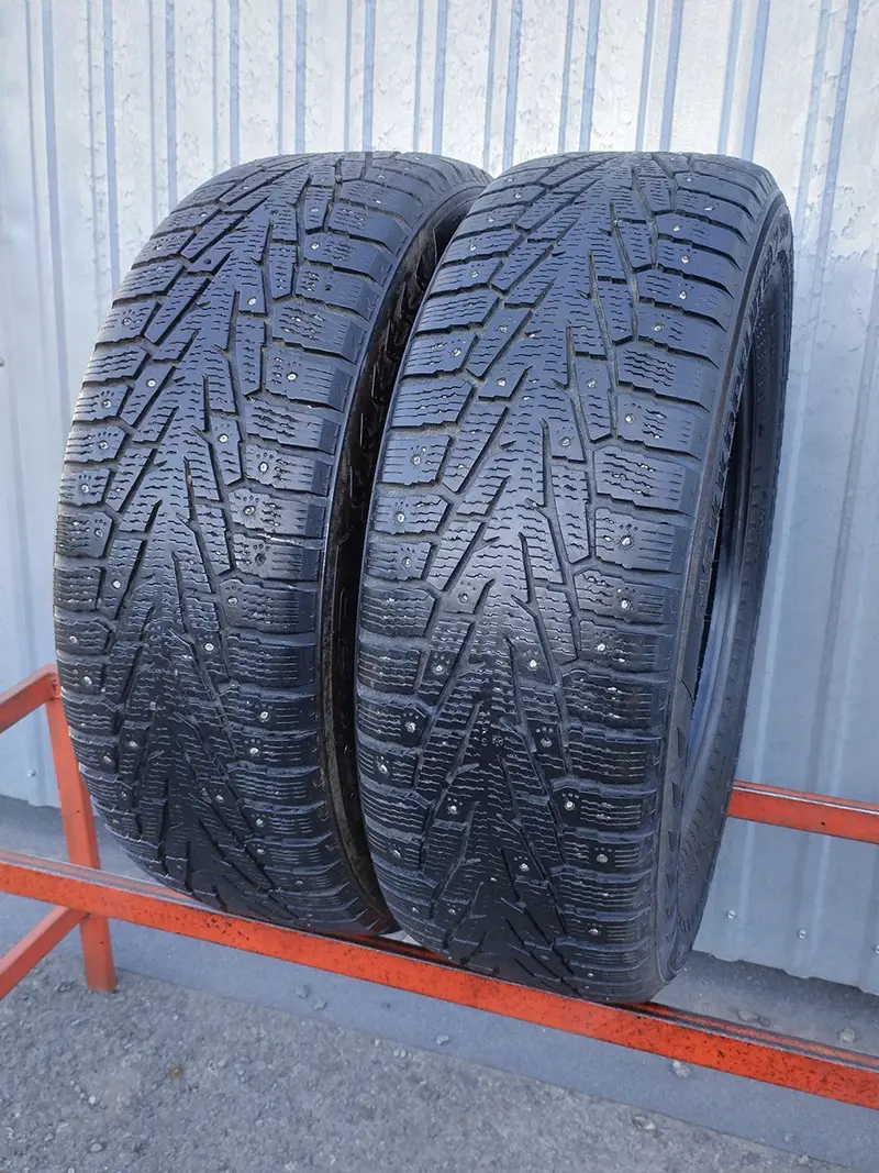 Пара б/у шин 235/65 R17 Nokian Hakkapeliitta 7 SUV