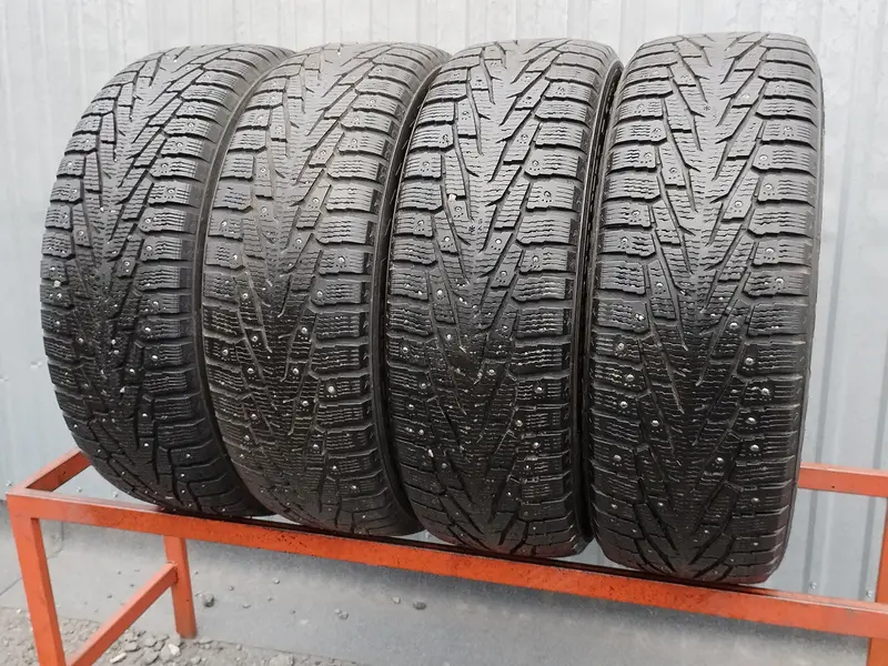 Комплект б/у шин 235/65 R17 Nokian Hakkapeliitta 7 SUV