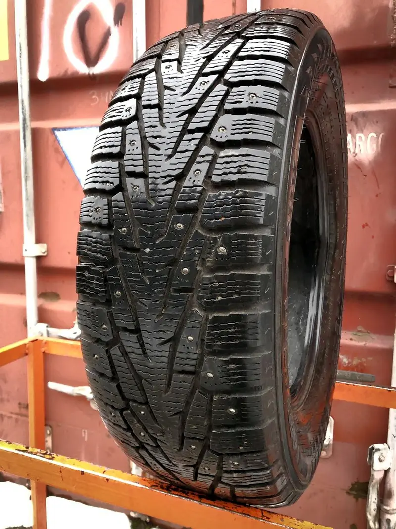 Б/у шина 235/65 R17 Nokian Hakkapeliitta 7 SUV