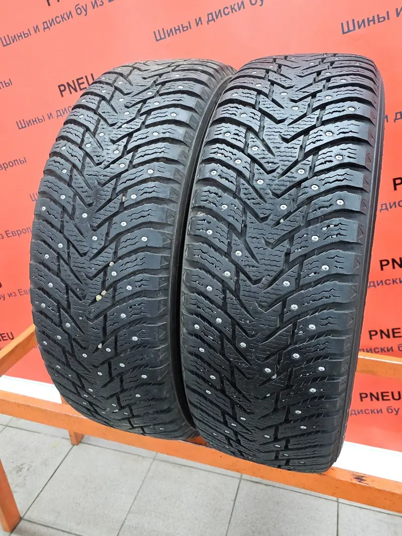 Пара б/у шин 235/65 R17 Nokian Hakkapeliitta 8 SUV
