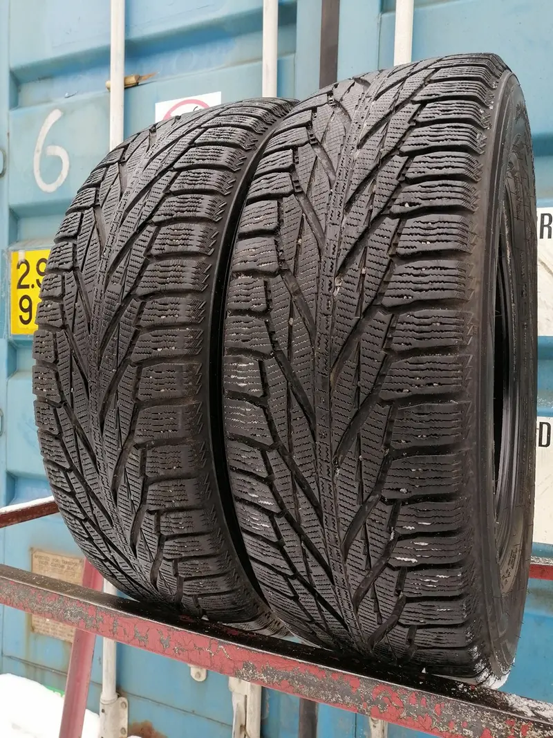 Пара б/у шин 235/65 R17 Nokian Hakkapeliitta R2 SUV