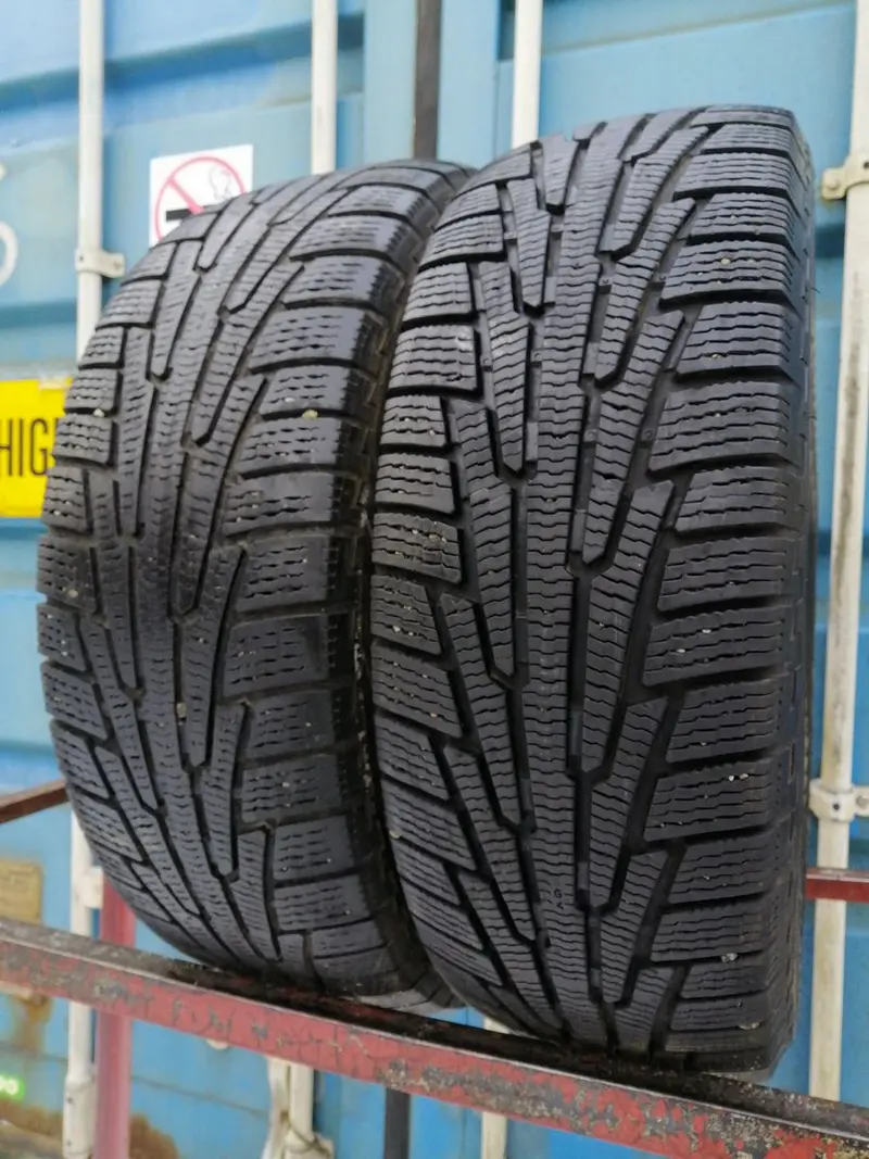 Пара б/у шин 235/65 R17 Nokian Hakkapeliitta R SUV