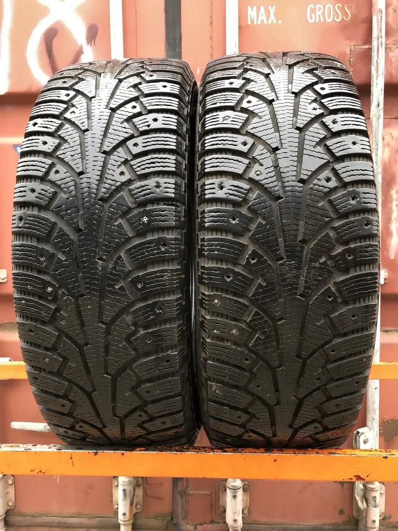 Пара б/у шин 235/65 R17 Nokian Hakkapeliitta SUV 5