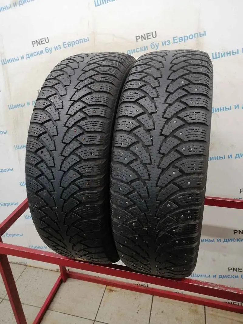 Пара б/у шин 235/65 R17 Nokian Hakkapeliitta SUV