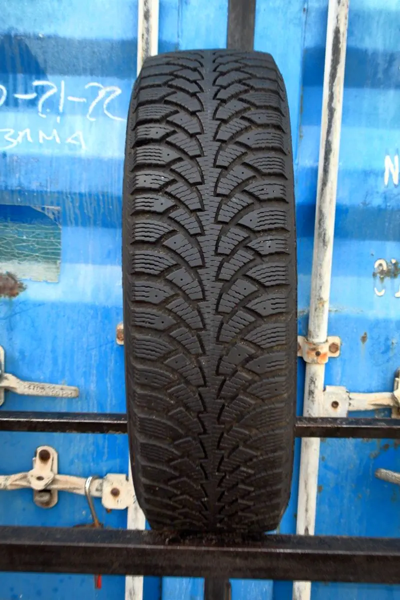Б/у шина 235/65 R17 Nokian Hakkapeliitta SUV