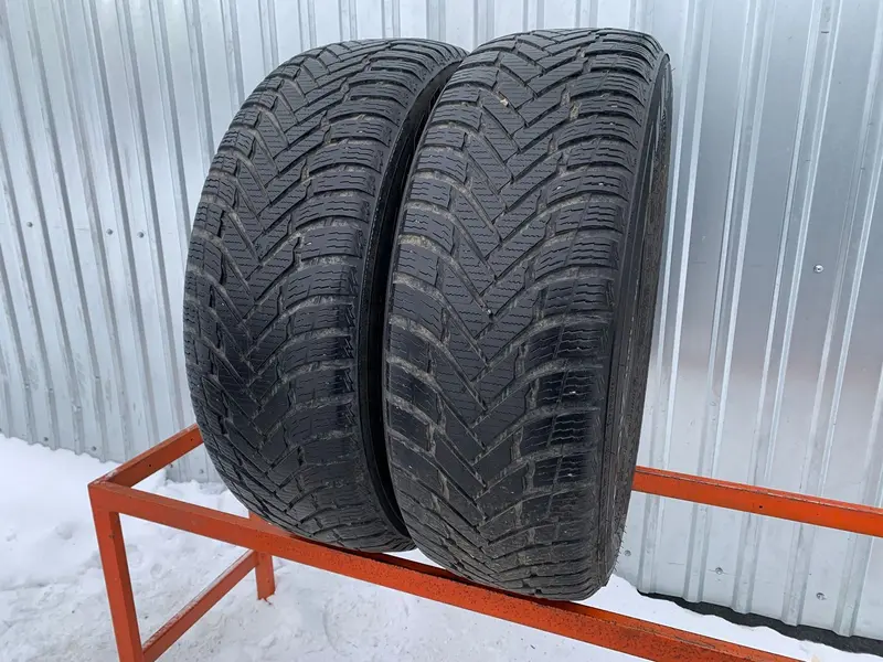 Пара б/у шин 235/65 R17 Nokian Weatherproof