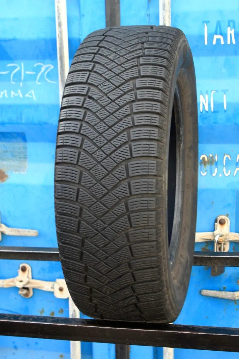 Б/у шина 235/65 R17 Pirelli Ice Zero FR