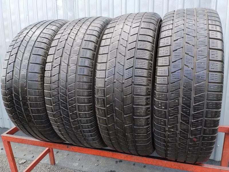 Комплект б/у шин 235/65 R17 Pirelli Scorpion Ice & Snow