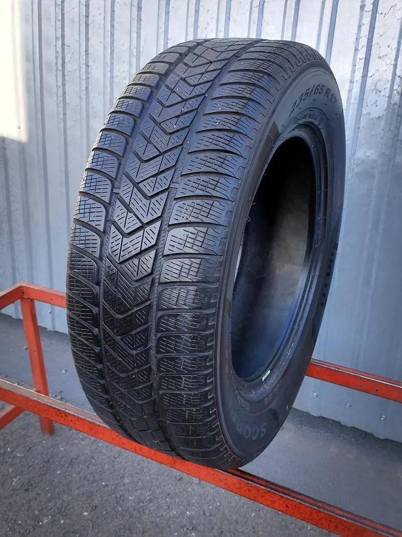 Б/у шина 235/65 R17 Pirelli Scorpion Winter