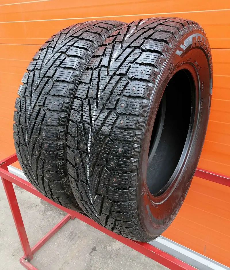 Пара б/у шин 235/65 R17 Roadstone Winguard Winspike WGWS-01