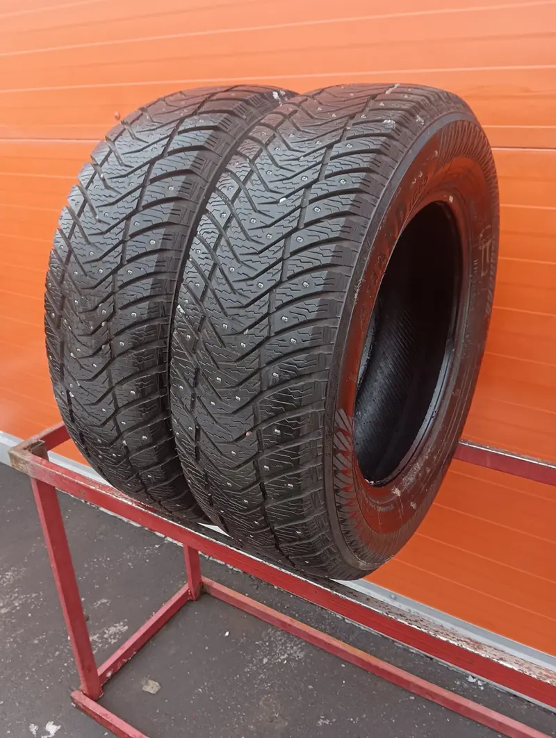 Пара б/у шин 235/65 R17 Yokohama Ice Guard IG65