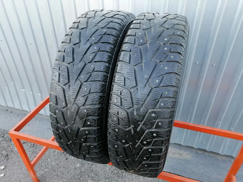 Пара б/у шин 235/65 R17 Yokohama Ice Guard Stud IG55