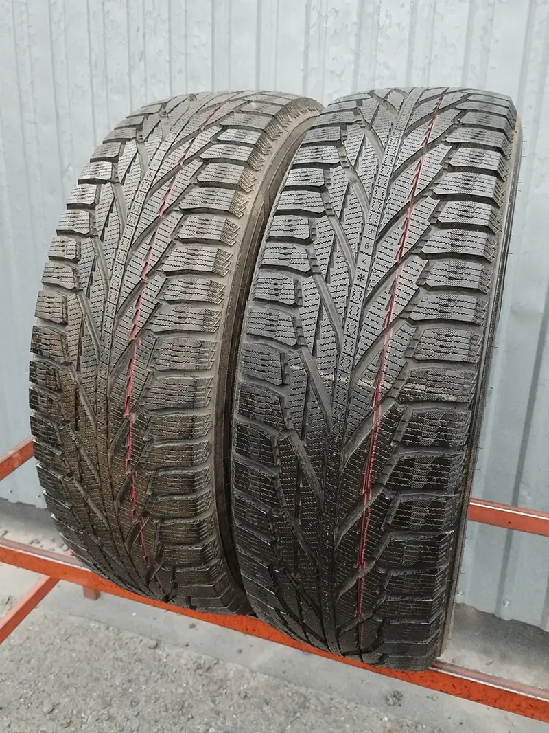Пара б/у шин 235/65 R18 Nokian Hakkapeliitta R2 SUV