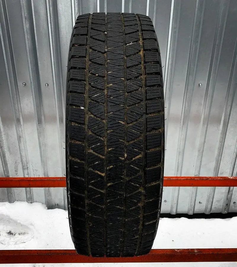 Б/у шина 235/70 R16 Bridgestone Blizzak DM-V3