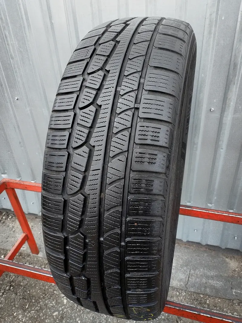 Б/у шина 235/70 R16 Nokian WR G2
