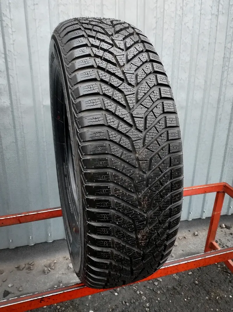Б/у шина 235/70 R16 Yokohama W.drive V905