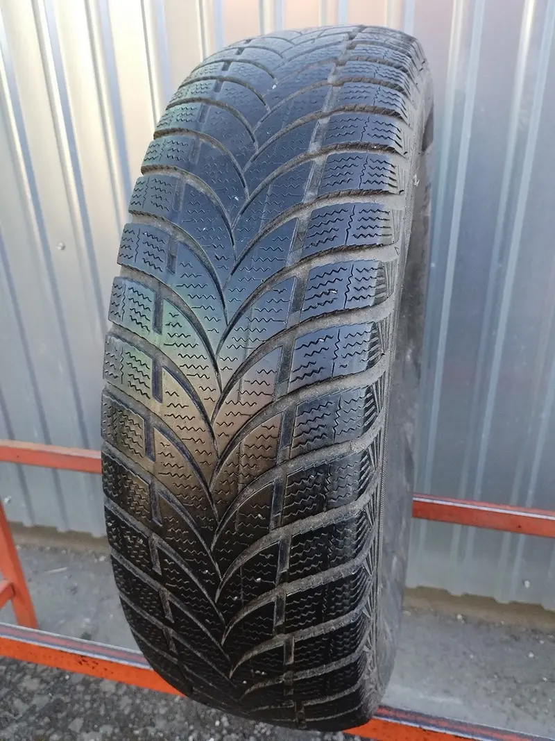 Б/у шина 235/75 R15 Maxxis Victra Snow SUV