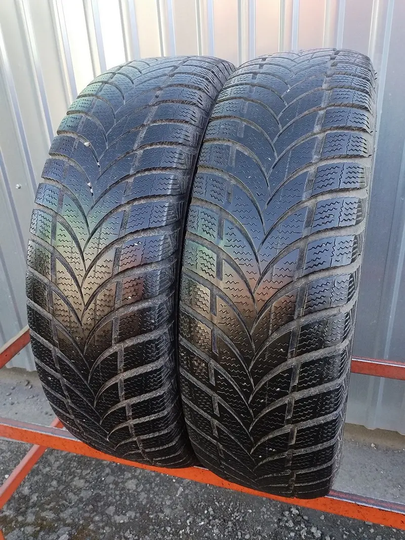 Пара б/у шин 235/75 R15 Maxxis Victra Snow SUV