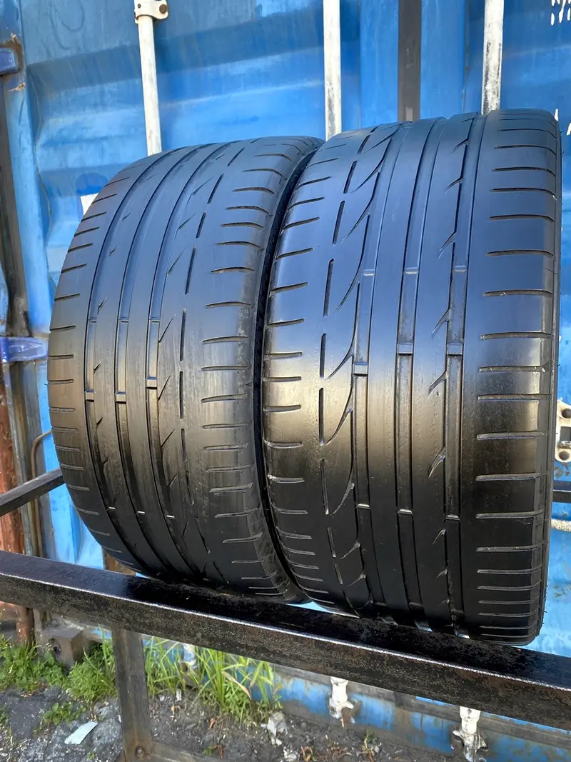 Пара б/у шин 245/35 R18 Bridgestone Potenza S001 RFT