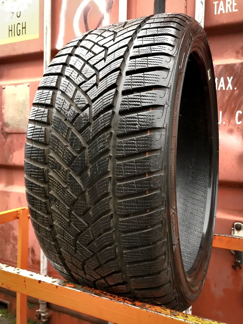 Б/у шина 245/35 R19 Goodyear Ultra Grip Performance +, фото 1