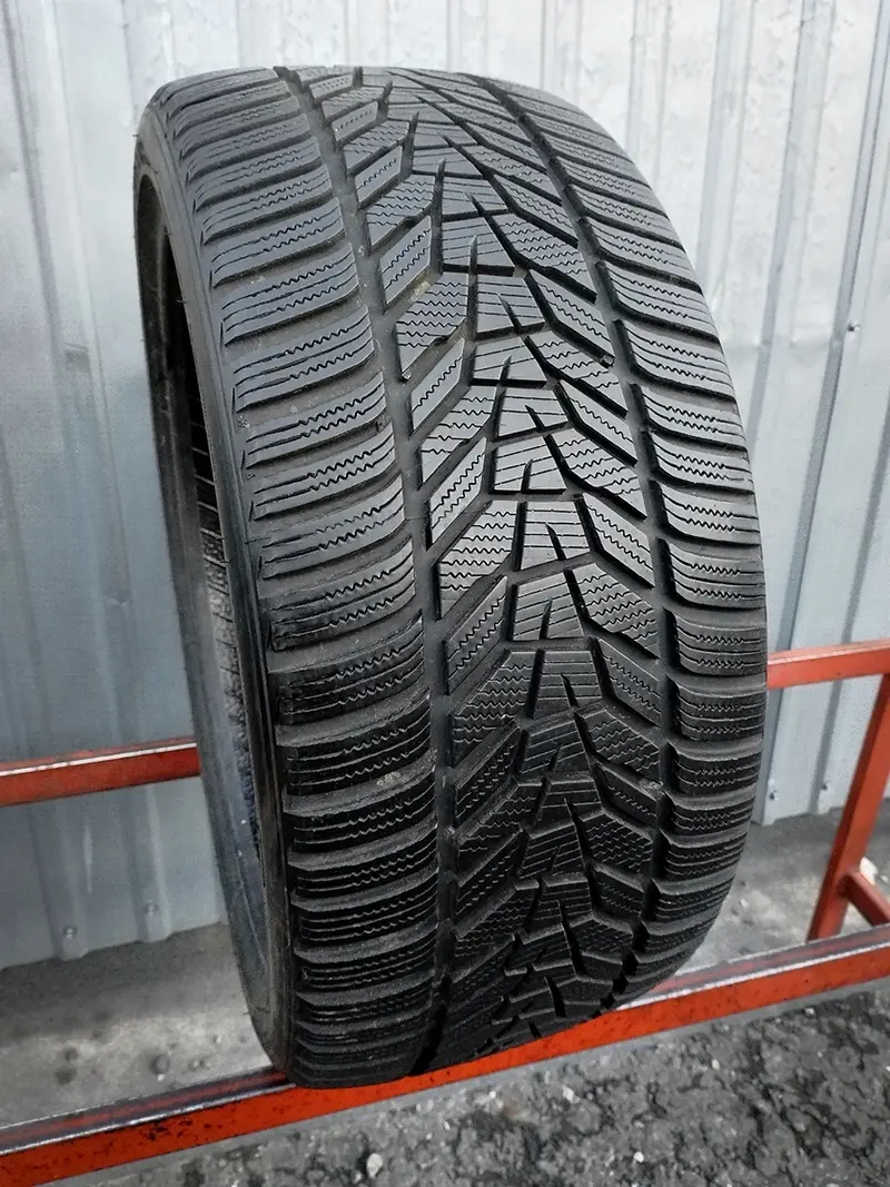 Б/у шина 245/35 R19 Hankook Winter I cept Evo3 W330