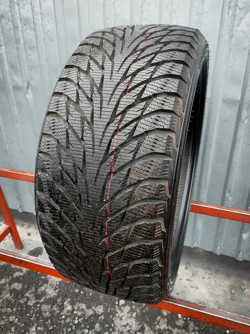 Б/у шина 245/35 R19 Nokian Hakkapeliitta R2
