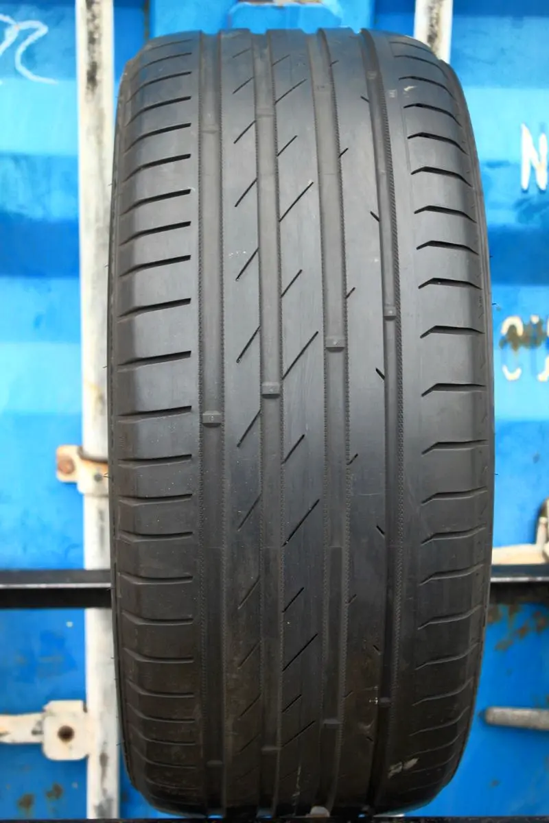 Б/у шина 245/35 R19 Nokian zLine