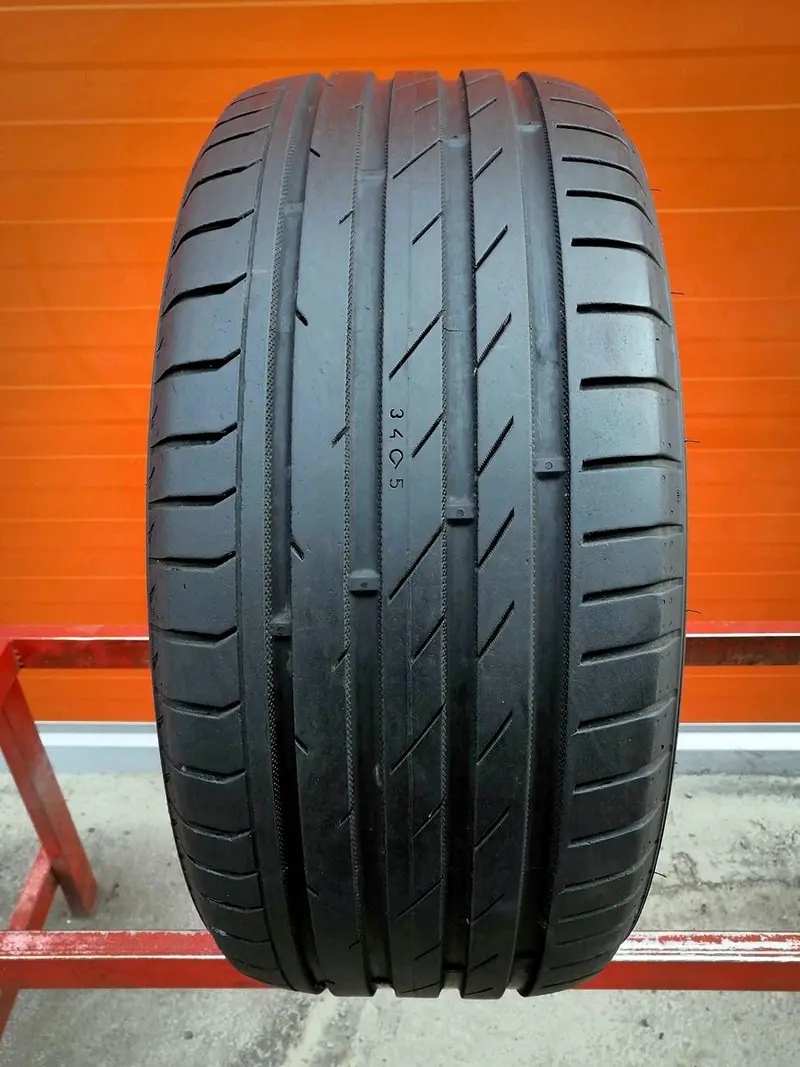 Б/у шина 245/35 R19 Nokian zLine