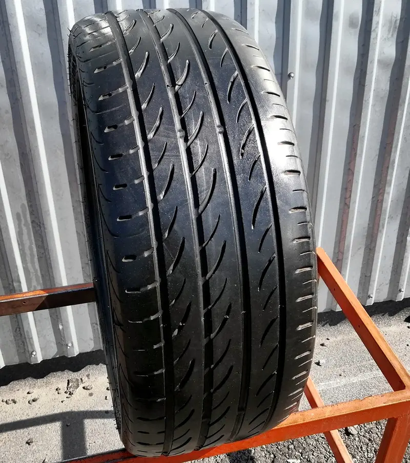 Б/у шина 245/35 R19 Pirelli P Zero Nero GT