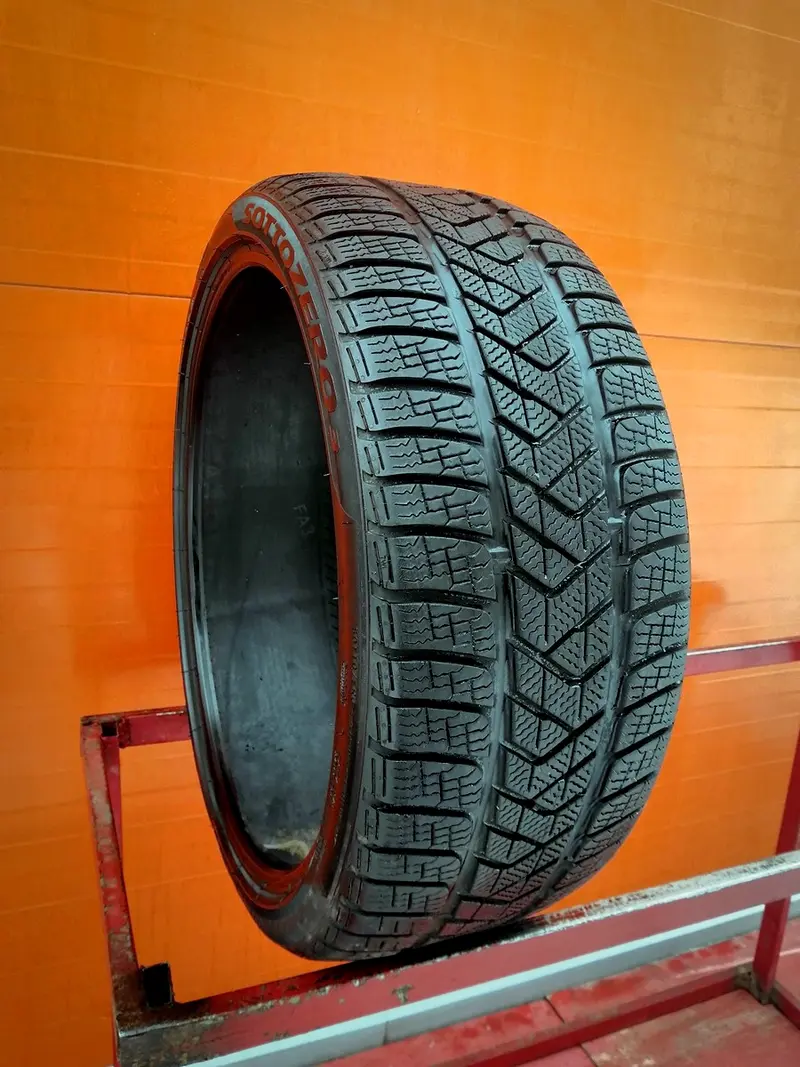 Б/у шина 245/35 R21 Pirelli Winter Sottozero 3