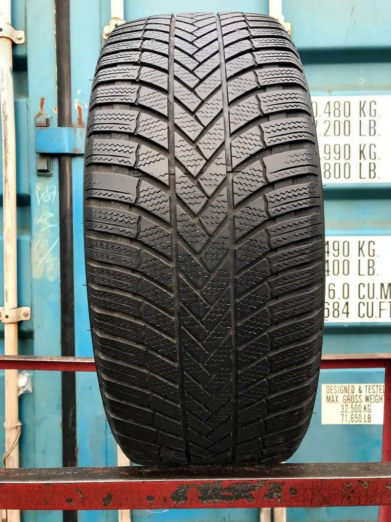 Б/у шина 245/40 R17 Bridgestone Blizzak LM-005, фото 1