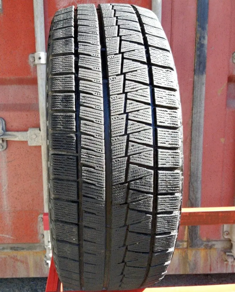 Б/у шина 245/40 R17 Bridgestone Blizzak Revo GZ
