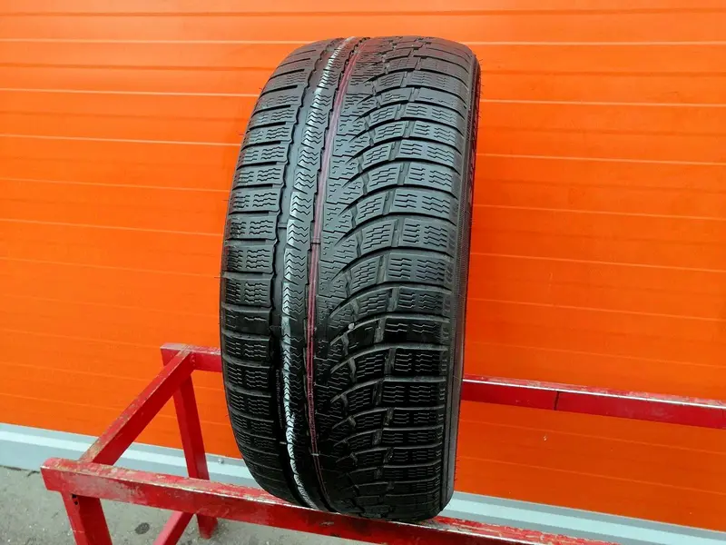 Б/у шина 245/40 R17 Nokian WR A4