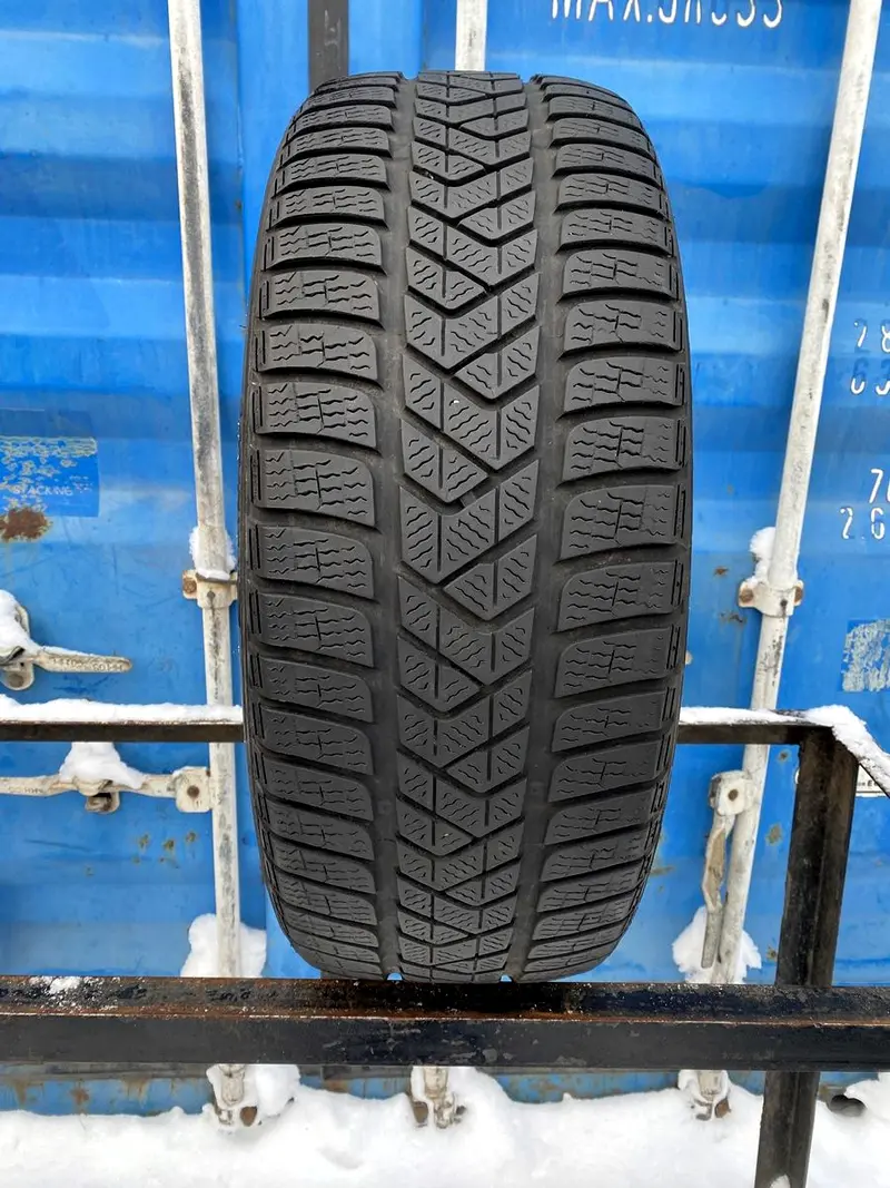 Б/у шина 245/40 R17 Pirelli Winter Sottozero 3