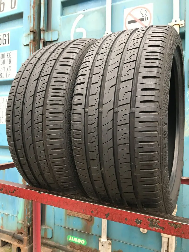 Пара б/у шин 245/40 R18 Barum Bravuris 3HM