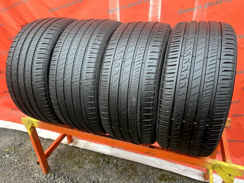 Комплект б/у шин 245/40 R18 Barum Bravuris 5HM