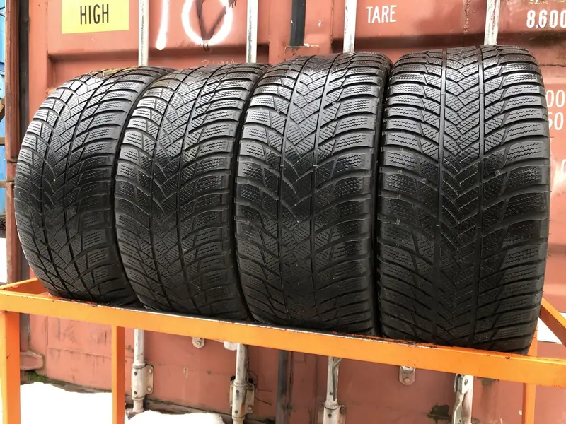 Комплект б/у шин 245/40 R18 Bridgestone Blizzak LM-001, фото 1