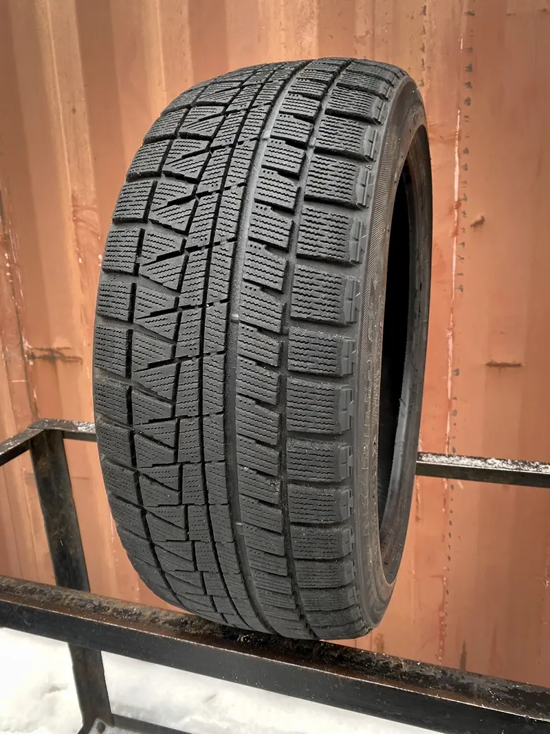 Б/у шина 245/40 R18 Bridgestone Blizzak Revo GZ