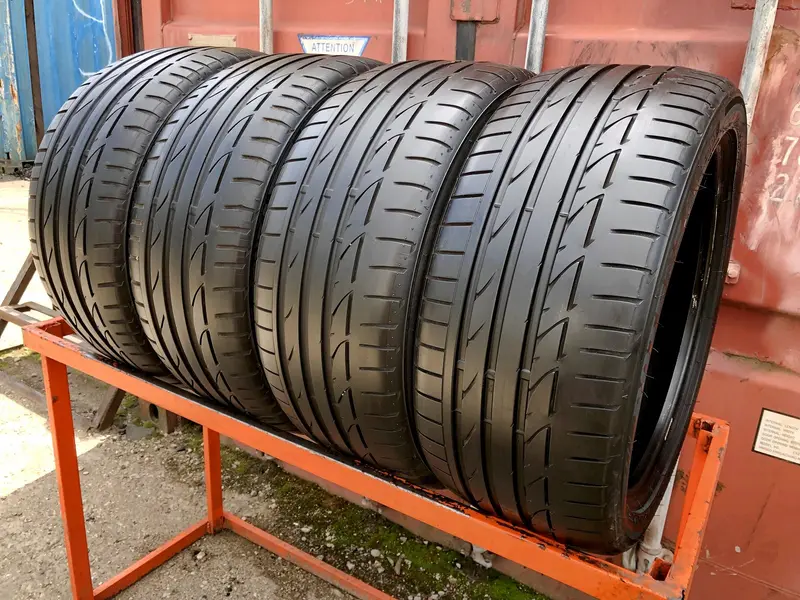 Комплект б/у шин 245/40 R18 Bridgestone Potenza S001