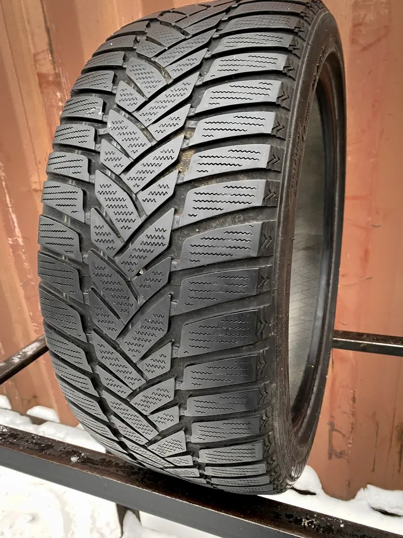Б/у шина 245/40 R18 Dunlop SP Winter Sport M3