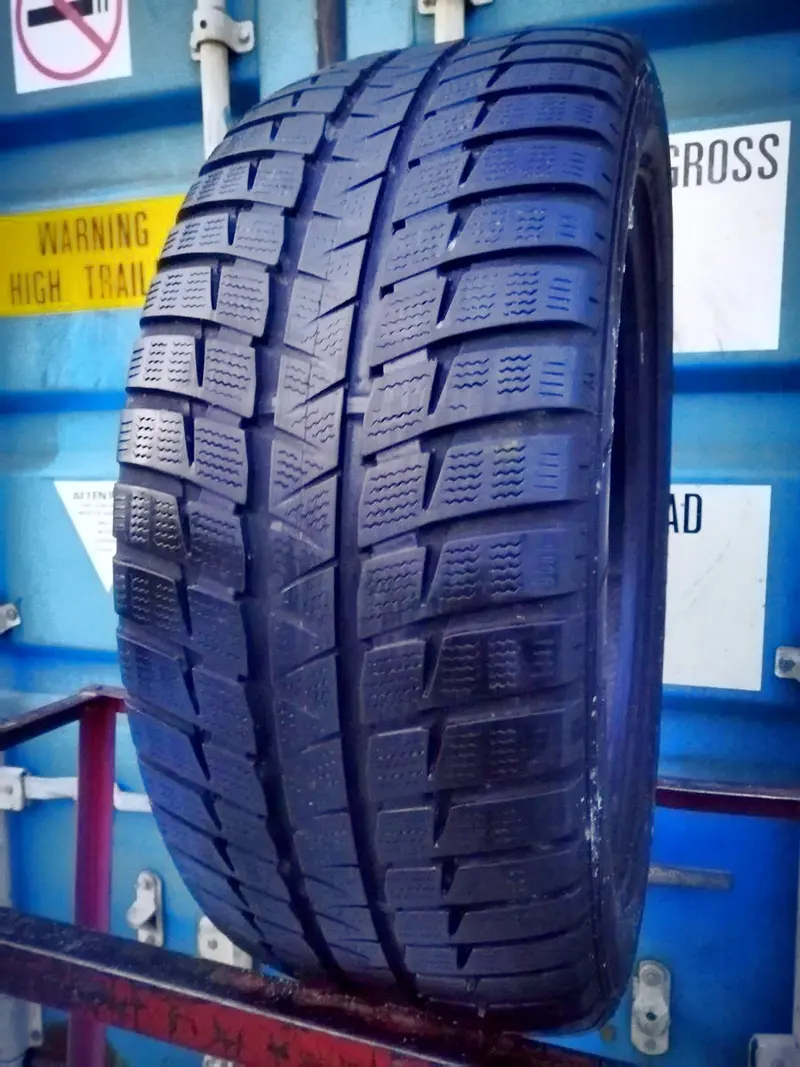 Б/у шина 245/40 R18 Falken Eurowinter HS-449
