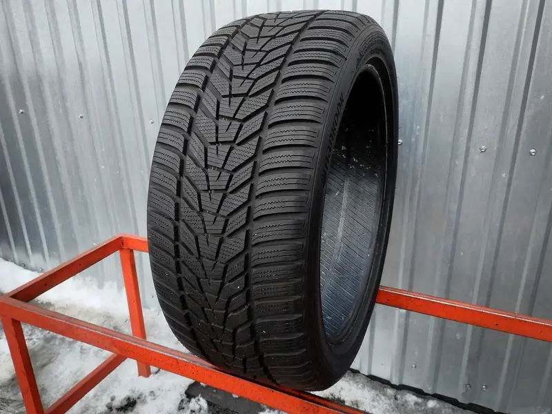 Б/у шина 245/40 R18 Hankook Winter I cept Evo3 W330, фото 1