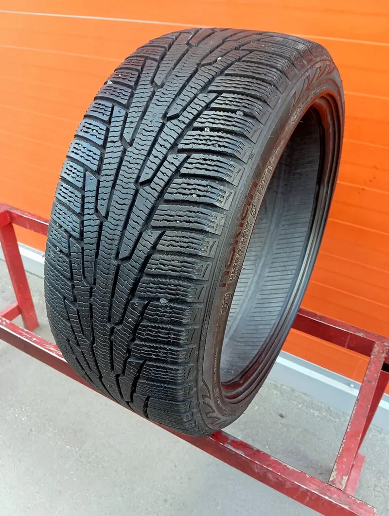 Б/у шина 245/40 R18 Nokian Hakkapeliitta R