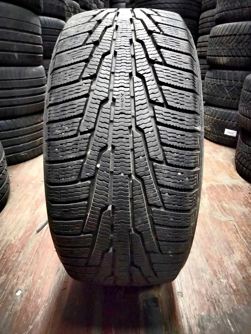 Б/у шина 245/40 R18 Nokian Hakkapeliitta R