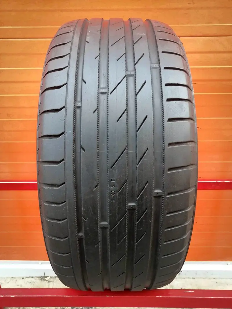 Б/у шина 245/40 R18 Nokian zLine