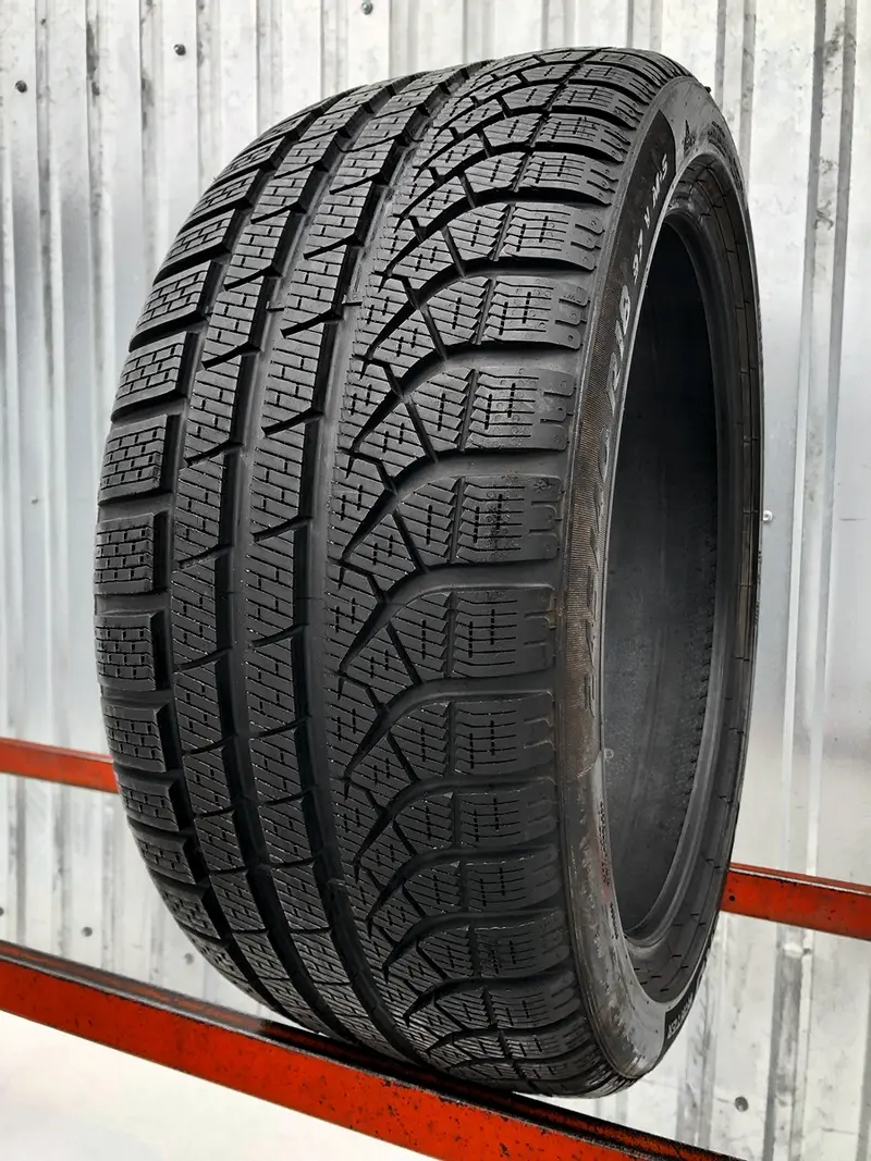 Б/у шина 245/40 R18 Pirelli P Zero Winter