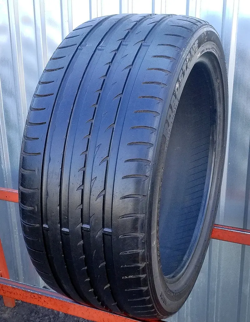 Б/у шина 245/40 R18 Roadstone N8000