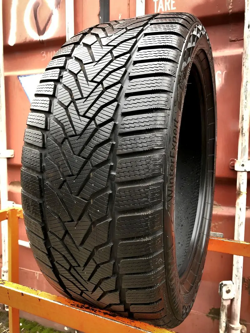 Б/у шина 245/40 R18 Uniroyal WinterExpert, фото 1